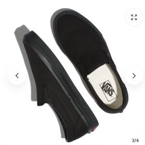 VANS SLIP-ON IN BLACK/BLACK - Canvas Shoe - Mens 9 women’s 10.5